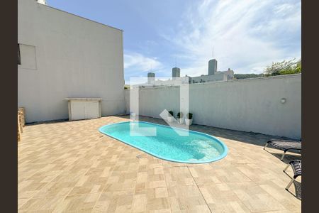 Apartamento para alugar com 100m², 2 quartos e 1 vagaÁrea comum - Piscina