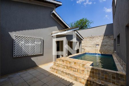 Casa à venda com 390m², 3 quartos e 3 vagas Casa à venda com 390m², 3 quartos e 3 vagasPiscina