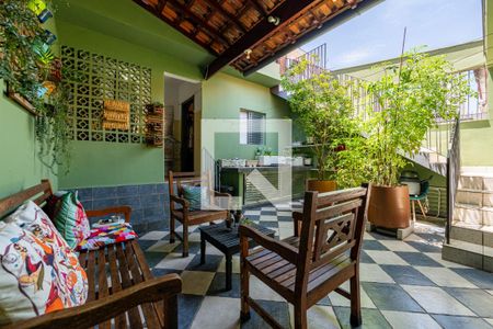 Casa à venda com 200m², 3 quartos e 2 vagas Casa à venda com 200m², 3 quartos e 2 vagasQuintal