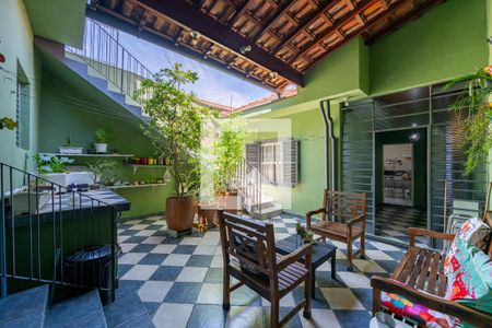 Casa à venda com 200m², 3 quartos e 2 vagas Casa à venda com 200m², 3 quartos e 2 vagasQuintal