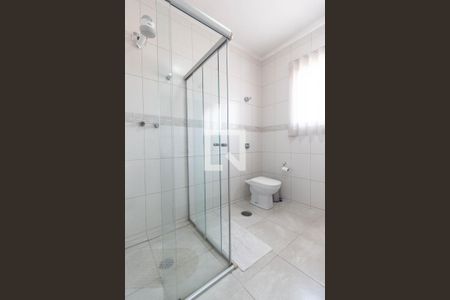 Casa à venda com 180m², 4 quartos e 2 vagas Casa à venda com 180m², 4 quartos e 2 vagasBanheiro