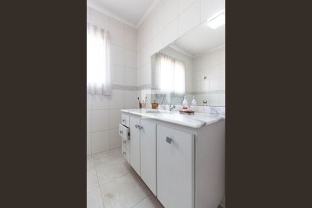 Casa à venda com 180m², 4 quartos e 2 vagas Casa à venda com 180m², 4 quartos e 2 vagasBanheiro