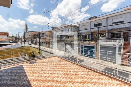 Casa à venda com 180m², 4 quartos e 2 vagas Casa à venda com 180m², 4 quartos e 2 vagasVaranda