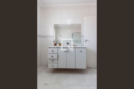 Casa à venda com 180m², 4 quartos e 2 vagas Casa à venda com 180m², 4 quartos e 2 vagasBanheiro