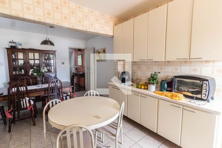 Casa à venda com 180m², 4 quartos e 2 vagas Casa à venda com 180m², 4 quartos e 2 vagasCozinha