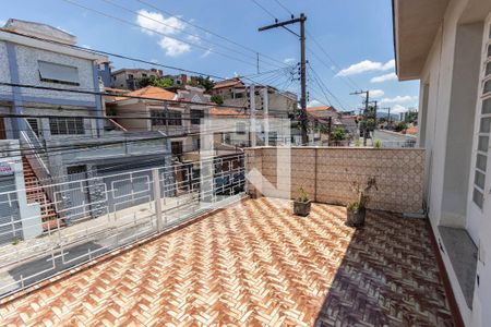 Casa à venda com 180m², 4 quartos e 2 vagas Casa à venda com 180m², 4 quartos e 2 vagasVaranda