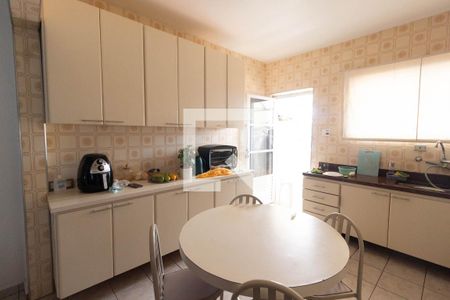 Casa à venda com 180m², 4 quartos e 2 vagas Casa à venda com 180m², 4 quartos e 2 vagasCozinha