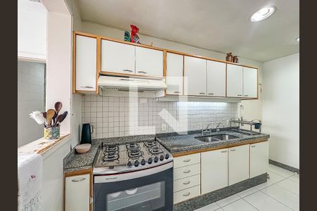 Apartamento à venda com 210m², 4 quartos e 3 vagas Apartamento à venda com 210m², 4 quartos e 3 vagasCozinha
