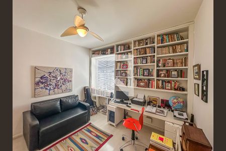 Apartamento à venda com 210m², 4 quartos e 3 vagas Apartamento à venda com 210m², 4 quartos e 3 vagasEscritório