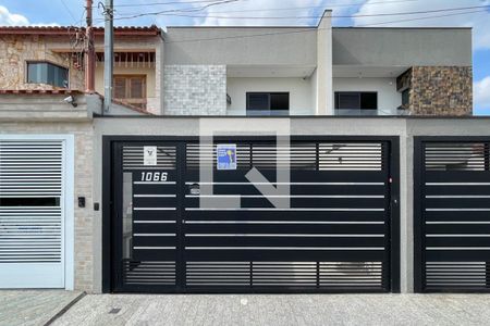 Casa à venda com 175m², 3 quartos e 4 vagas Casa à venda com 175m², 3 quartos e 4 vagasFachada