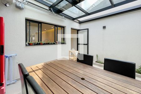 Casa à venda com 175m², 3 quartos e 4 vagas Casa à venda com 175m², 3 quartos e 4 vagasÁrea - Churrasqueira