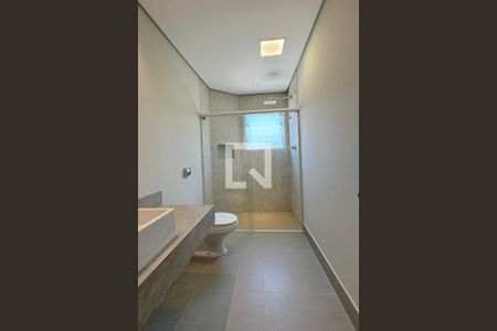 Casa de condomínio à venda com 500m², 3 quartos e 4 vagasBanheiro da Suíte 2