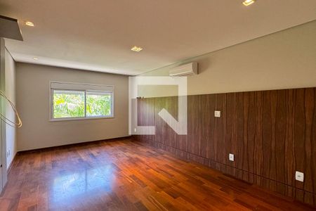 Casa de condomínio à venda com 500m², 3 quartos e 4 vagasSuíte 1