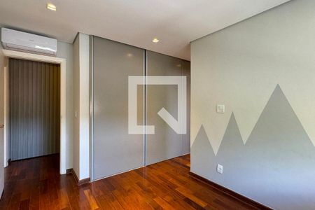 Casa de condomínio à venda com 500m², 3 quartos e 4 vagasSuíte 2