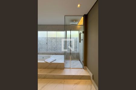 Casa de condomínio à venda com 500m², 3 quartos e 4 vagasBanheiro da Suíte 1