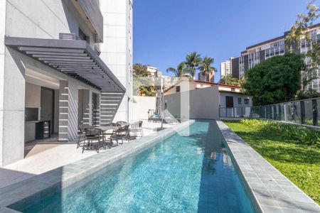 Apartamento à venda com 150m², 4 quartos e 3 vagas Apartamento à venda com 150m², 4 quartos e 3 vagasÁrea comum - Piscina