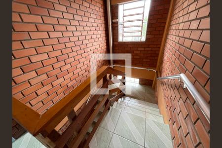 Casa à venda com 550m², 4 quartos e 2 vagas Casa à venda com 550m², 4 quartos e 2 vagasEscada