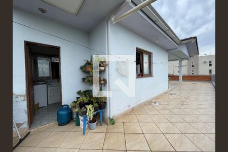 Casa à venda com 550m², 4 quartos e 2 vagas Casa à venda com 550m², 4 quartos e 2 vagasÁrea Externa