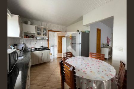 Casa à venda com 550m², 4 quartos e 2 vagas Casa à venda com 550m², 4 quartos e 2 vagasCozinha