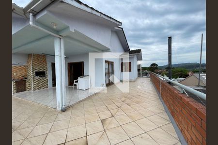 Casa à venda com 550m², 4 quartos e 2 vagas Casa à venda com 550m², 4 quartos e 2 vagasÁrea Externa