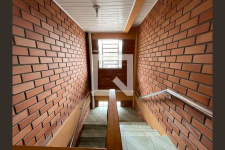 Casa à venda com 550m², 4 quartos e 2 vagas Casa à venda com 550m², 4 quartos e 2 vagasEscada