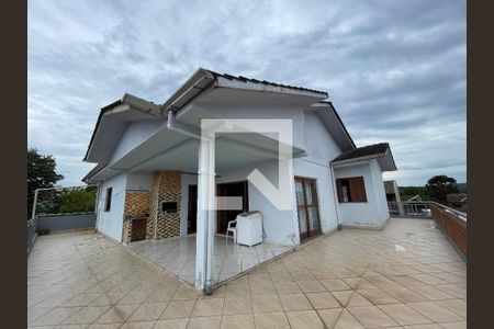 Casa à venda com 550m², 4 quartos e 2 vagas Casa à venda com 550m², 4 quartos e 2 vagasÁrea Externa