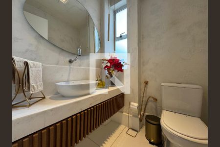 Casa de condomínio à venda com 264m², 4 quartos e 3 vagasLavabo