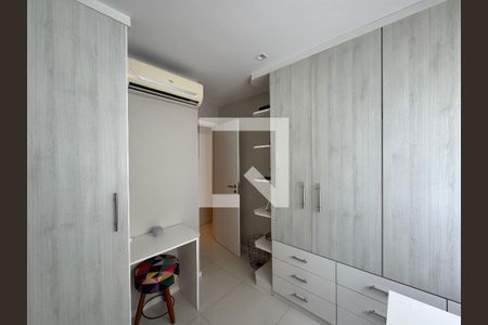 Casa de condomínio à venda com 264m², 4 quartos e 3 vagasSuíte 1 - Closet