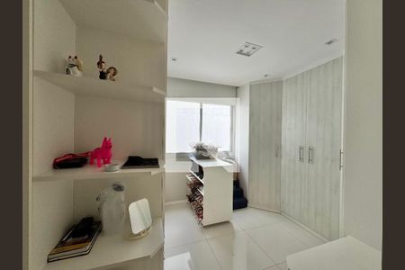 Casa de condomínio à venda com 264m², 4 quartos e 3 vagasSuíte 1 - Closet