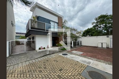 Casa de condomínio à venda com 264m², 4 quartos e 3 vagasFachada