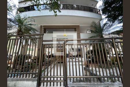 Apartamento à venda com 120m², 2 quartos e 1 vagaFachada e portaria