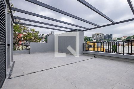 Casa à venda com 256m², 3 quartos e 2 vagas Casa à venda com 256m², 3 quartos e 2 vagasVaranda