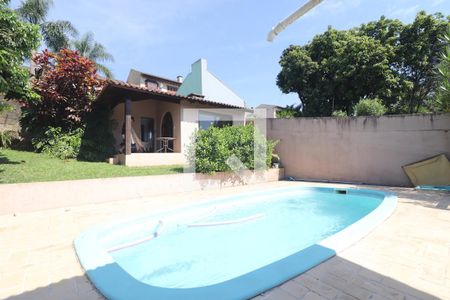 Casa à venda com 290m², 5 quartos e 4 vagasÁrea comum - Piscina