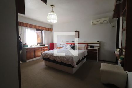 Casa à venda com 290m², 5 quartos e 4 vagasSuíte