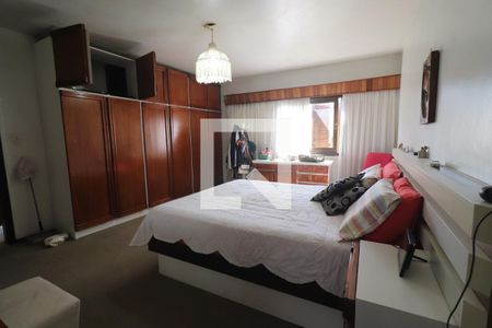 Casa à venda com 290m², 5 quartos e 4 vagasSuíte