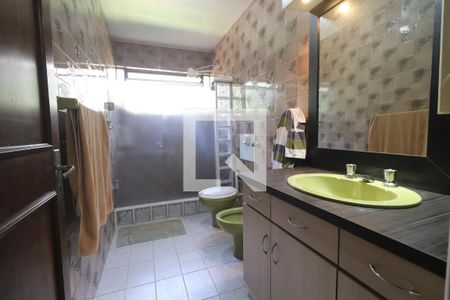 Casa à venda com 290m², 5 quartos e 4 vagasBanheiro da suíte