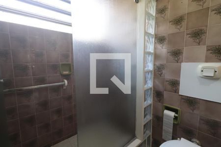 Casa à venda com 290m², 5 quartos e 4 vagasBanheiro da suíte