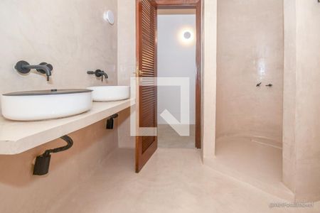 Casa à venda com 238m², 3 quartos e 2 vagas Casa à venda com 238m², 3 quartos e 2 vagasBanheiro