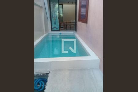 Casa à venda com 238m², 3 quartos e 2 vagas Casa à venda com 238m², 3 quartos e 2 vagasPiscina
