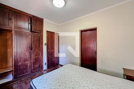 Casa à venda com 200m², 3 quartos e 4 vagasQuarto 1 - Suíte