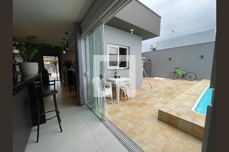 Casa à venda com 100m², 2 quartos e 2 vagasChurrasqueira