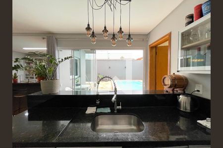 Casa à venda com 100m², 2 quartos e 2 vagasChurrasqueira