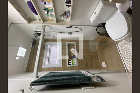 Casa à venda com 100m², 2 quartos e 2 vagasBanheiro quarto 1