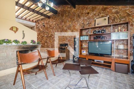 Casa à venda com 357m², 4 quartos e 2 vagas Casa à venda com 357m², 4 quartos e 2 vagasÁrea Externa