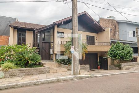 Casa à venda com 357m², 4 quartos e 2 vagas Casa à venda com 357m², 4 quartos e 2 vagasFachada da Residência