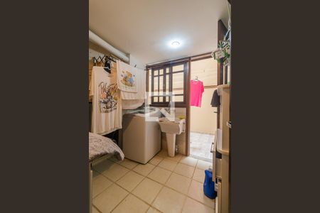 Casa à venda com 357m², 4 quartos e 2 vagas Casa à venda com 357m², 4 quartos e 2 vagasÁrea de Serviço