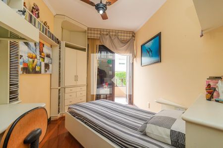 Casa à venda com 357m², 4 quartos e 2 vagas Casa à venda com 357m², 4 quartos e 2 vagasQuarto 3