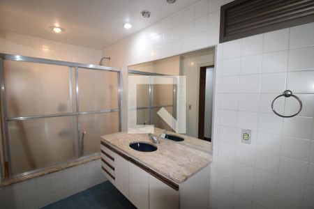 Apartamento à venda com 330m², 4 quartos e 4 vagasBanheiro 1