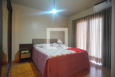Casa à venda com 343m², 5 quartos e 5 vagas Casa à venda com 343m², 5 quartos e 5 vagasSuíte