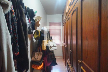 Casa à venda com 343m², 5 quartos e 5 vagas Casa à venda com 343m², 5 quartos e 5 vagasCloset